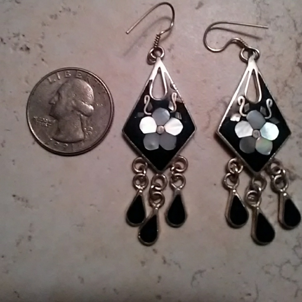Onyx/Mother of pearl earrings - Picture 4 of 5